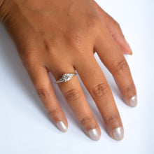 Load image into Gallery viewer, Romantic Platinum Diamond Solitaire