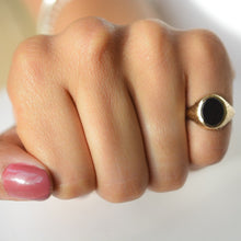 Load image into Gallery viewer, Vintage 9ct yellow gold onyx signet ring