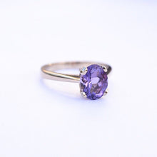 Load image into Gallery viewer, Vintage oval amethyst solitaire ring