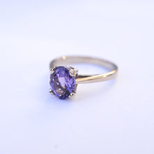 Load image into Gallery viewer, Vintage oval amethyst solitaire ring