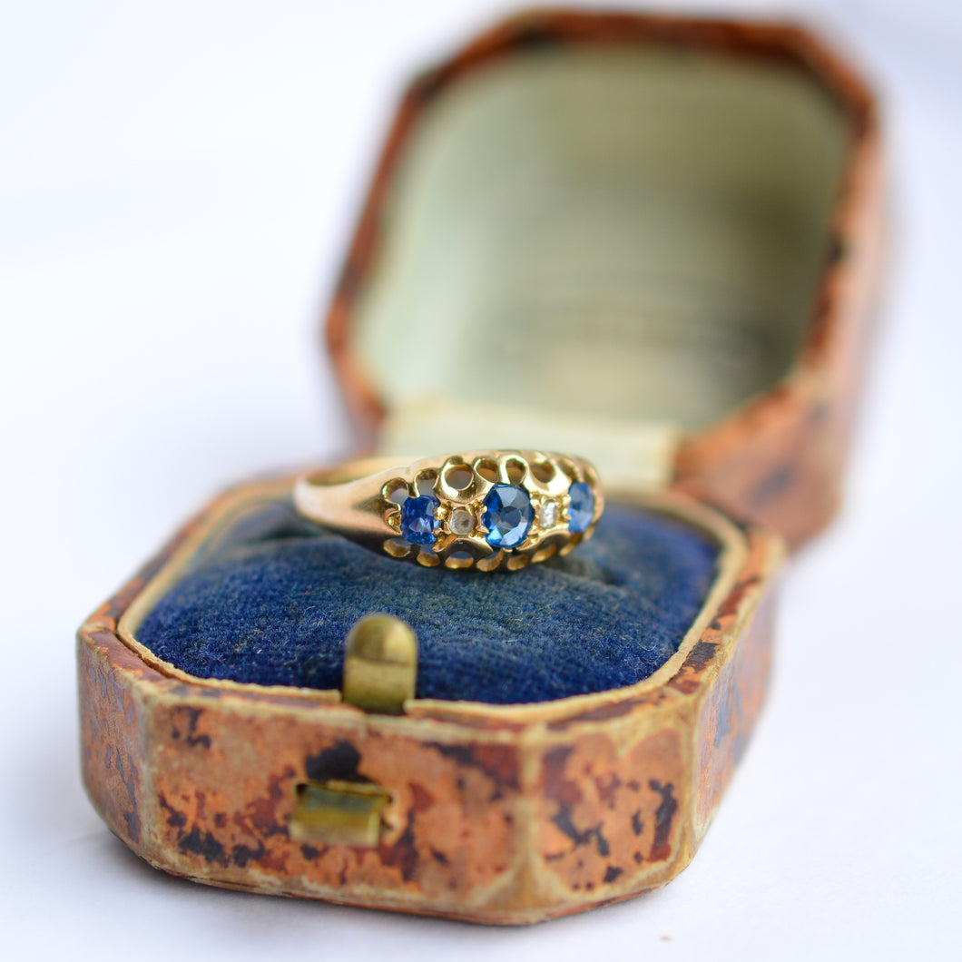 Antique 18ct gold Sapphire & Diamond Ring