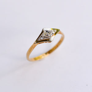 Dainty Art Deco Diamond Ring