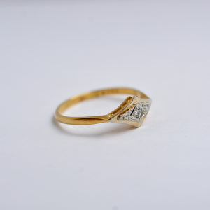 Dainty Art Deco Diamond Ring