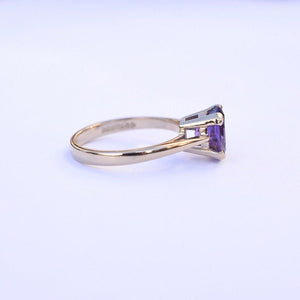 Vintage oval amethyst solitaire ring