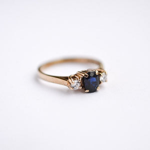 Vintage 9ct gold sapphire and diamond trilogy ring